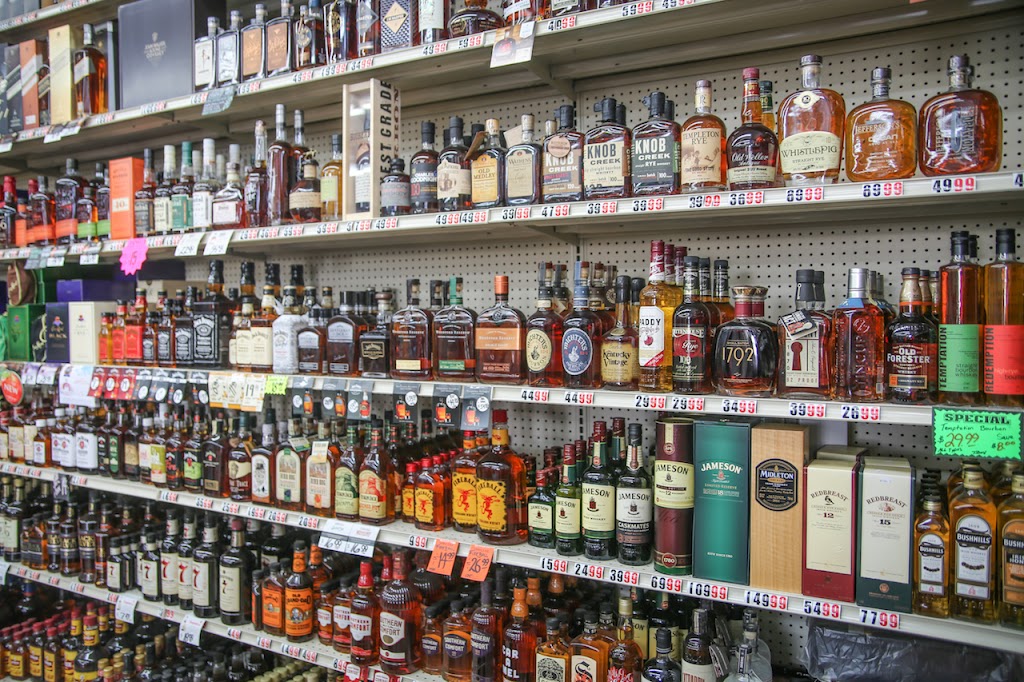 Lakewood Liquors | 1320 W Lockeford St, Lodi, CA 95242, USA | Phone: (209) 368-8956