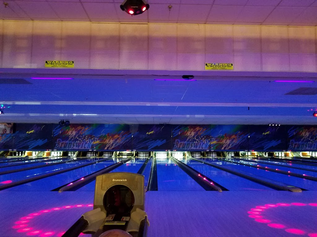 Bowlero Woodridge | 1555 75th St, Woodridge, IL 60517, USA | Phone: (630) 985-1115