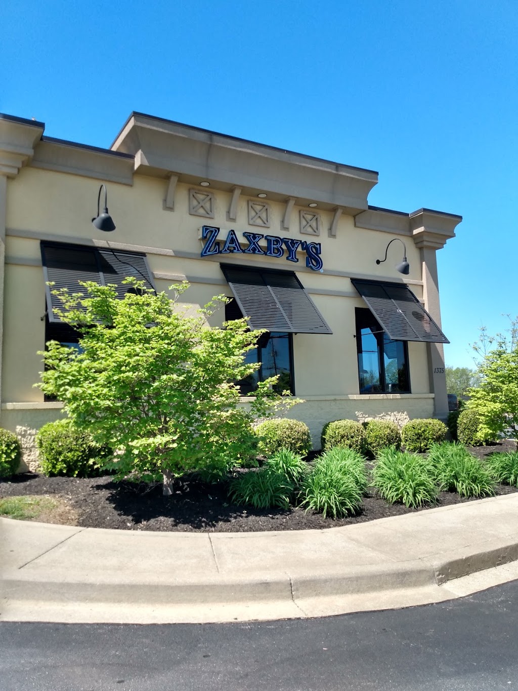 Zaxbys Chicken Fingers & Buffalo Wings | 1375 Versailles Rd, Frankfort, KY 40601, USA | Phone: (502) 695-0060