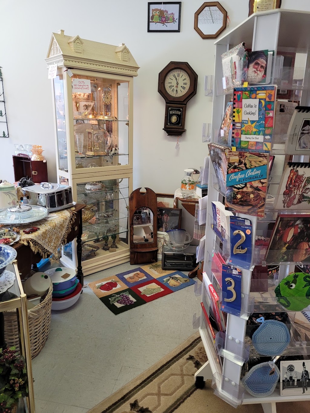 Schoolhouse Rocks Antiques LLC | 1069 Sun Valley Rd, Irwin, PA 15642, USA | Phone: (412) 742-2754