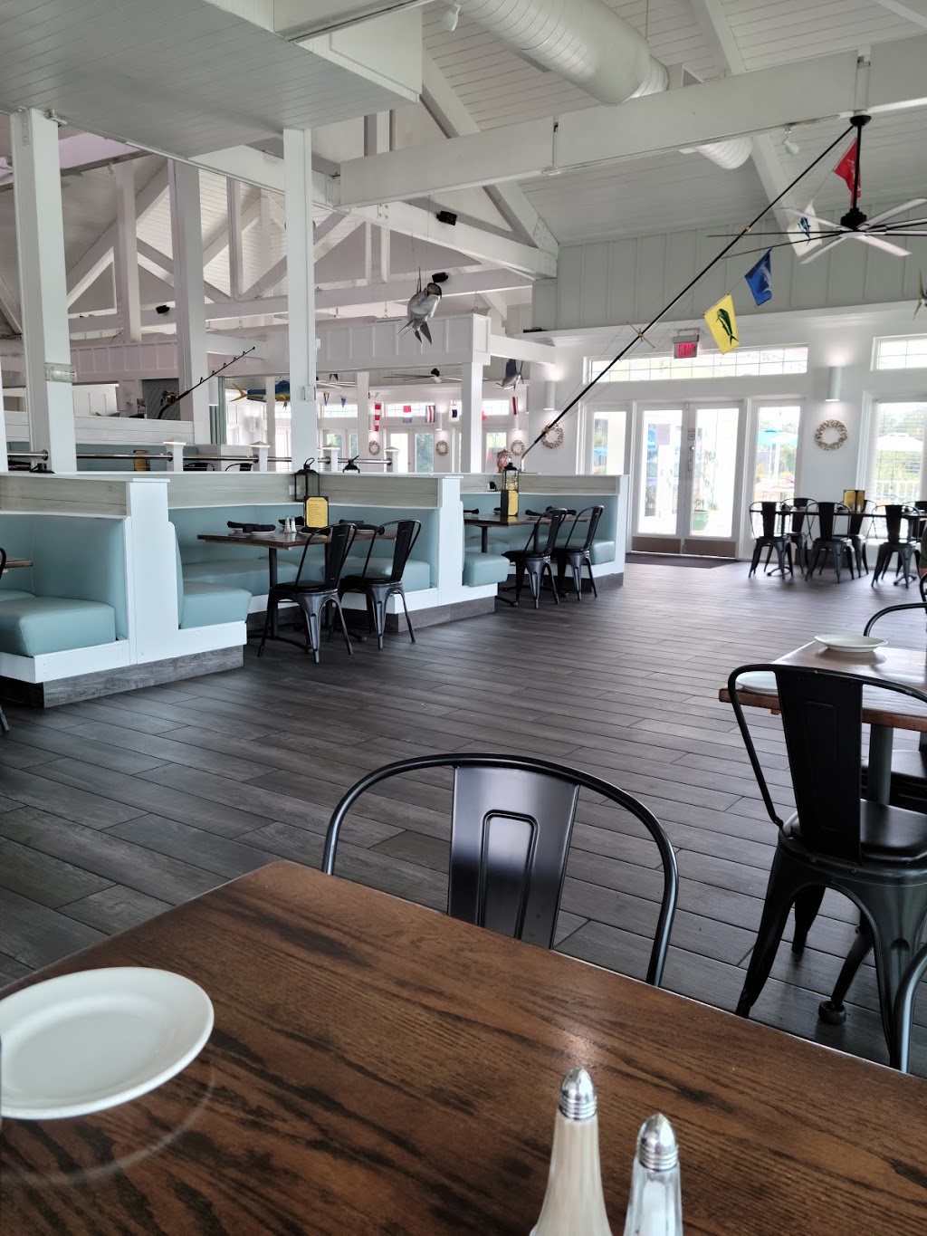 Catches Waterfront Grille | 7811 Bayview St, Port Richey, FL 34668 | Phone: (727) 849-2121