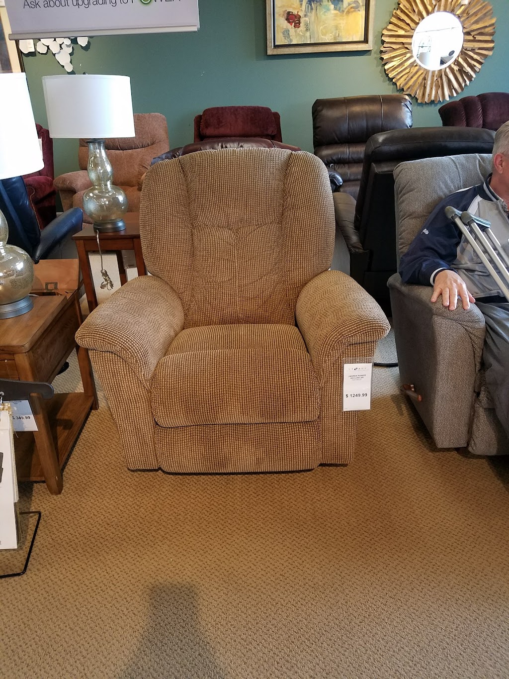 La-Z-Boy Furniture Galleries | 172 Howe Ave, Cuyahoga Falls, OH 44221, USA | Phone: (330) 929-7632