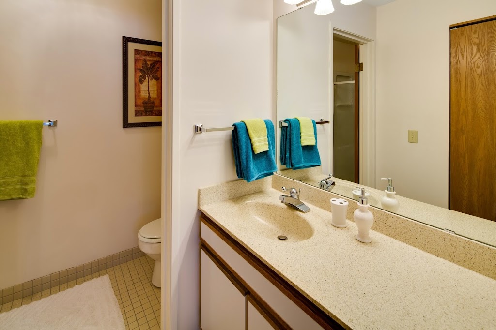 Coachman Trails Apartments | 1405 Olive Ln N, Plymouth, MN 55447, USA | Phone: (763) 473-1405