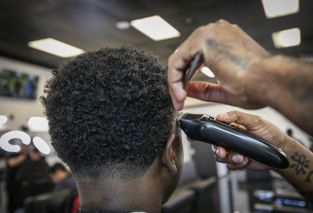 Razor Sharp Kutz Barber lounge 2.0 | 9105 Laguna Main St #135, Elk Grove, CA 95758, USA | Phone: (916) 667-3427