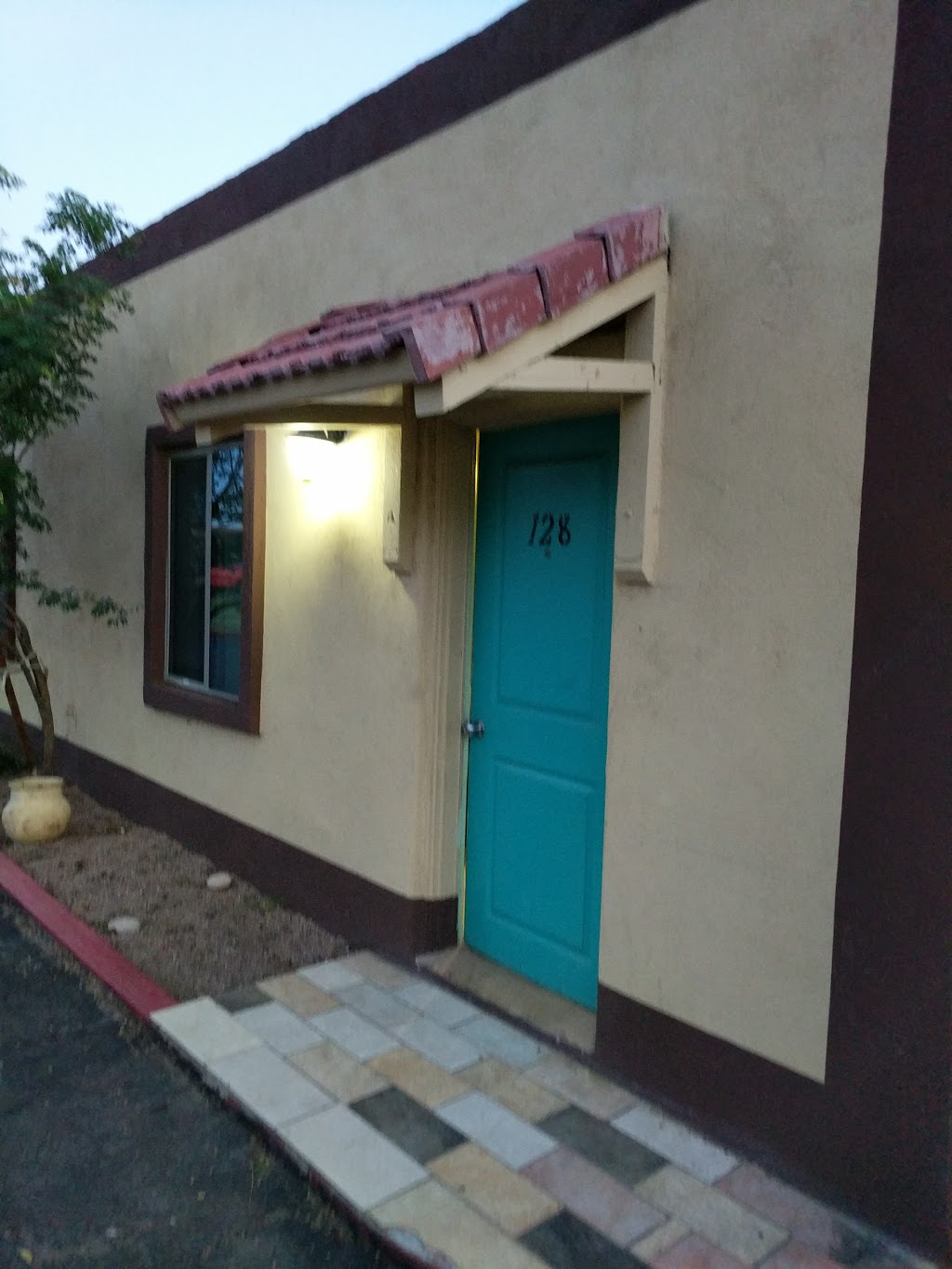 Budget Suites Motel | 537 S Country Club Dr, Mesa, AZ 85210 | Phone: (480) 969-5248