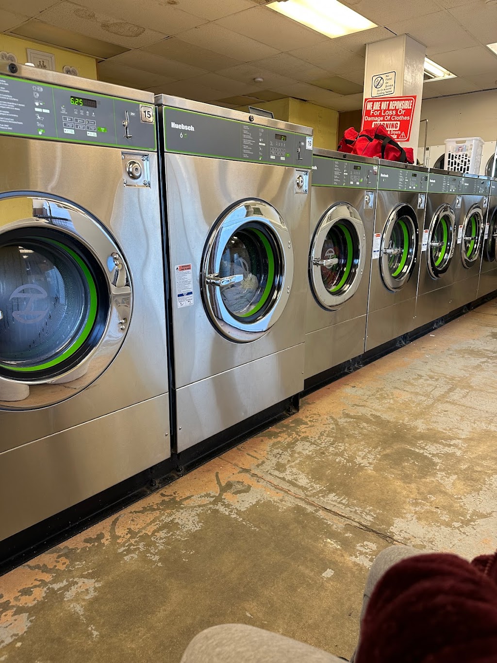 Carols Laundromat | 11720 Bartlett Ave, Adelanto, CA 92301, USA | Phone: (760) 887-1924