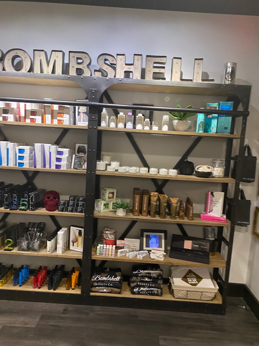 Bombshell Beauty Co | 2220 Lakeway Blvd #110, Austin, TX 78734, USA | Phone: (512) 619-4373
