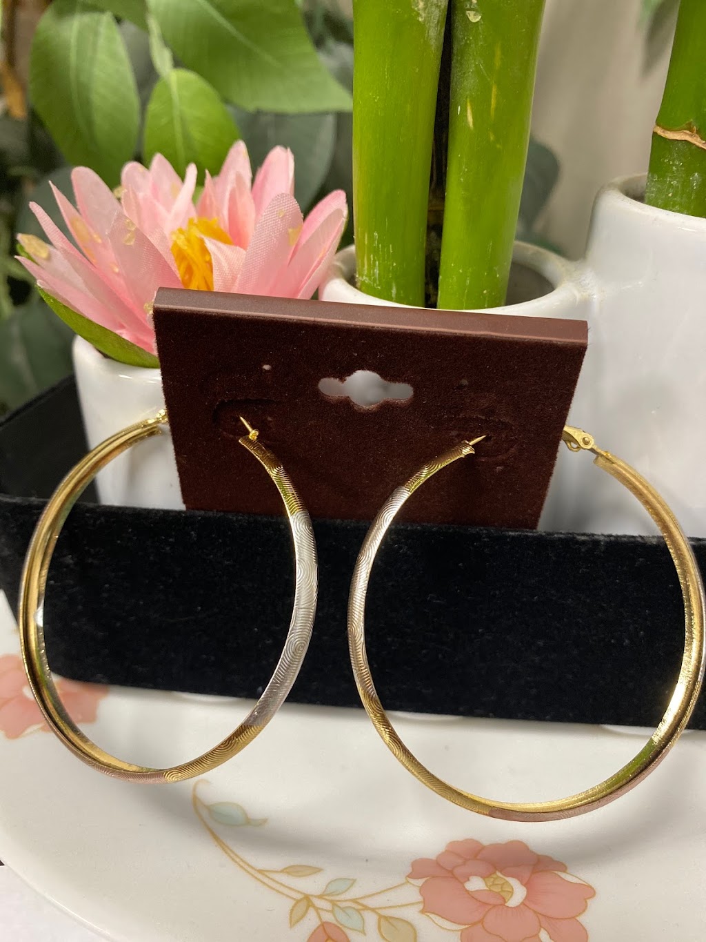 Perlas Jwl Oro Laminado/Gold Plated | 8601 N Black Canyon Hwy # 215, Phoenix, AZ 85021 | Phone: (623) 521-6905