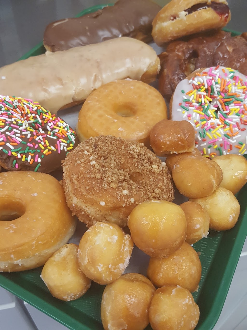 Daily Donuts | 2074 Columbus Pkwy, Benicia, CA 94510, USA | Phone: (707) 297-6101