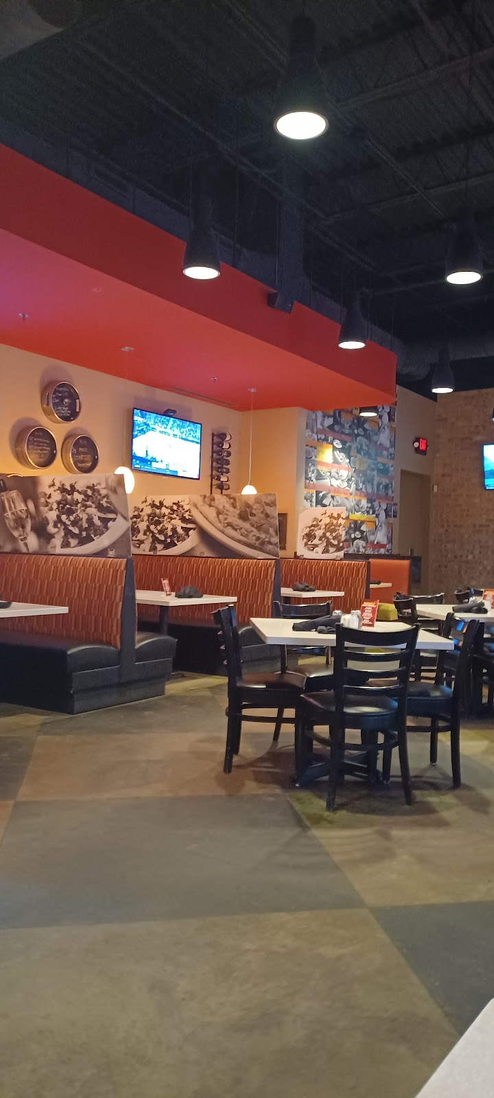 Brixx Wood Fired Pizza + Craft Bar | 300 Indian Lake Blvd, Hendersonville, TN 37075, USA | Phone: (615) 590-7892