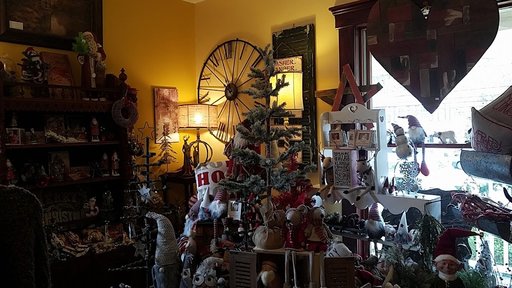 Christmas Peddler | 258 S Main St, Waynesville, OH 45068, USA | Phone: (513) 897-9627