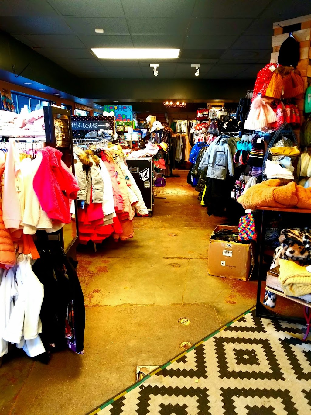 Leroys Shoes & Clothing | 28200 CA-189 c100, Lake Arrowhead, CA 92352, USA | Phone: (909) 336-6992