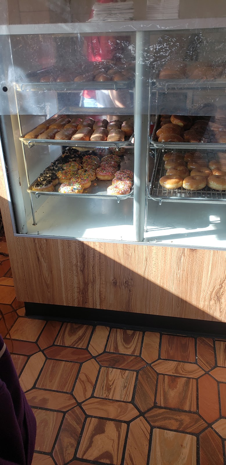 Donut Country | 1716 N 11th Ave, Hanford, CA 93230, USA | Phone: (559) 584-4040