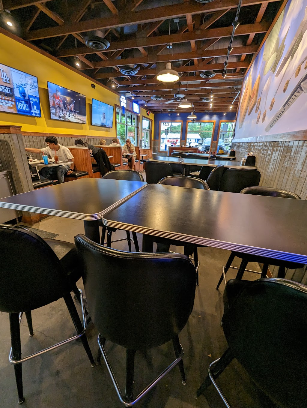 Bottlecap Alley Icehouse Grill | 1208 W 7th Ave, Corsicana, TX 75110, USA | Phone: (903) 872-5000
