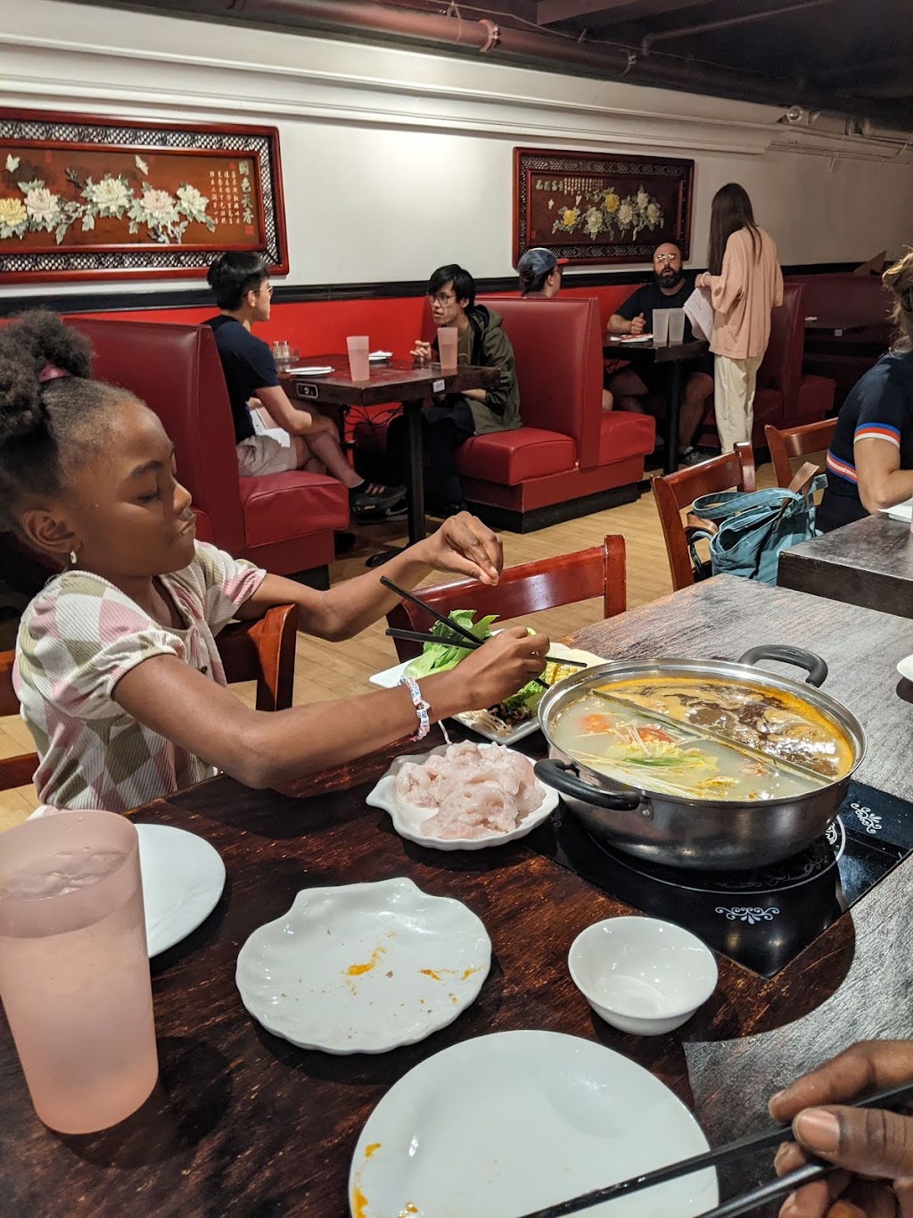 De Tasty Hot Pot Restaurant | 422 Eddy St, Ithaca, NY 14850, USA | Phone: (607) 821-2312