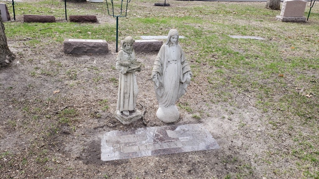 St. Mary of the Lake Cemetery | Stillwater St, White Bear Lake, MN 55115, USA | Phone: (651) 407-0532