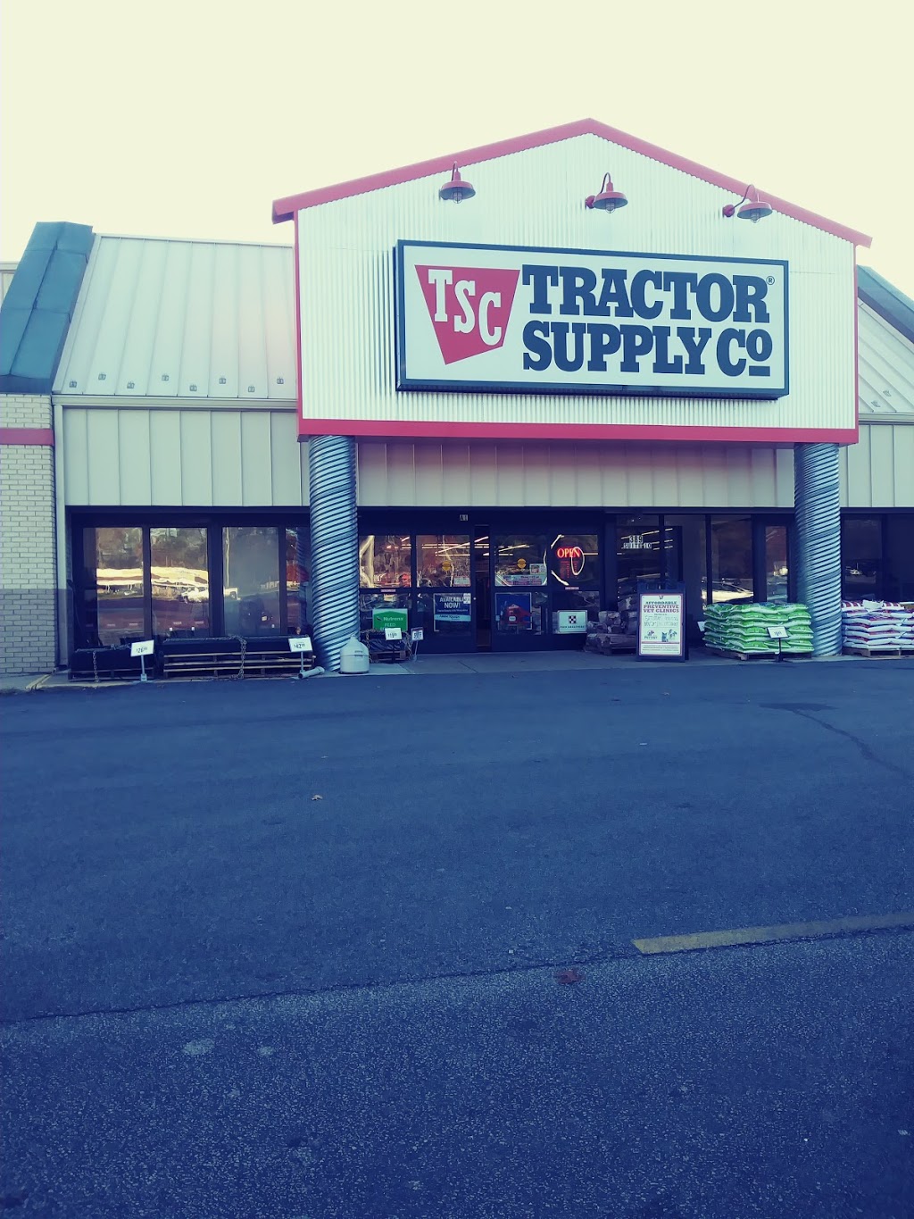 Tractor Supply Co. | 389 Columbia Rd Ste 10, Hanover, MA 02339, USA | Phone: (781) 826-8080