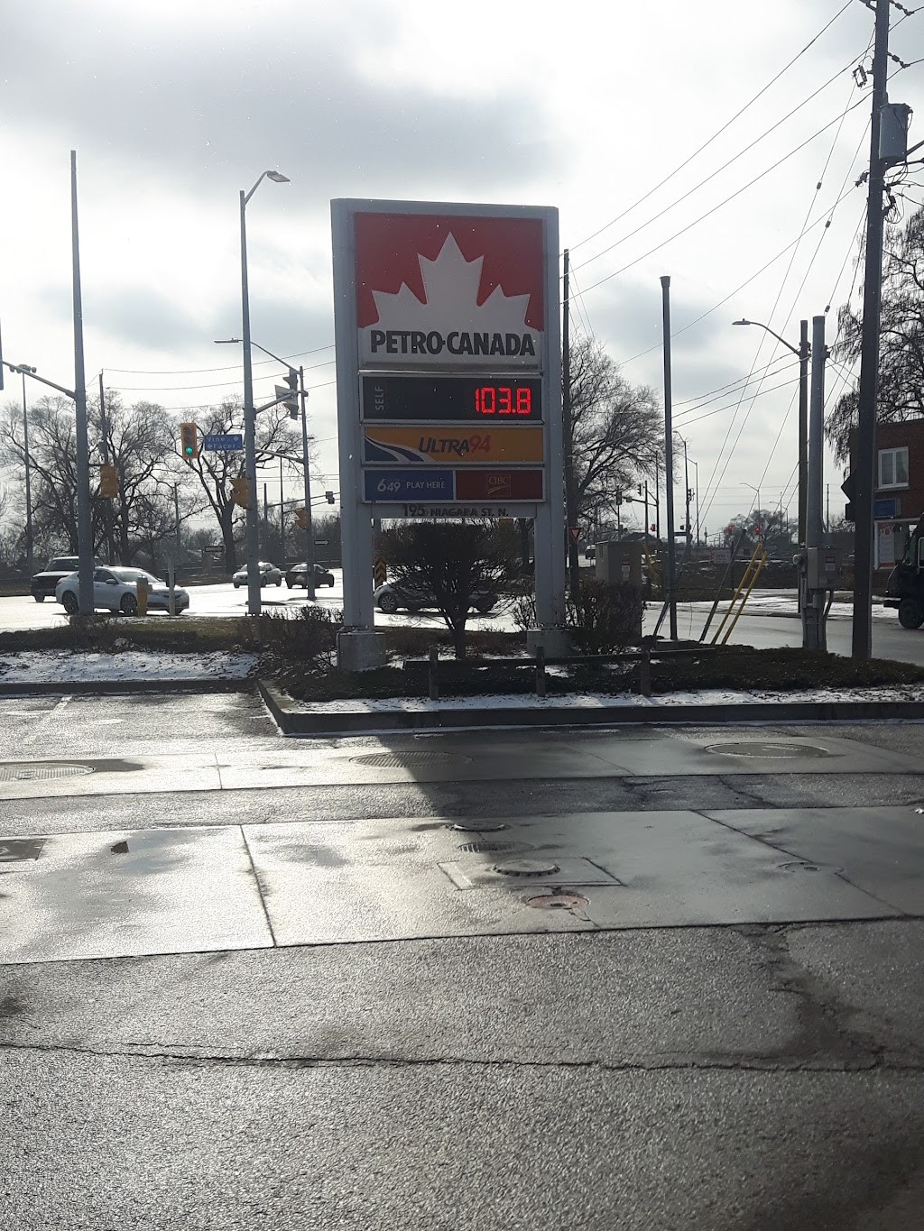 Petro-Canada | 195 Niagara St N, St. Catharines, ON L2M 4V3, Canada | Phone: (905) 937-1773