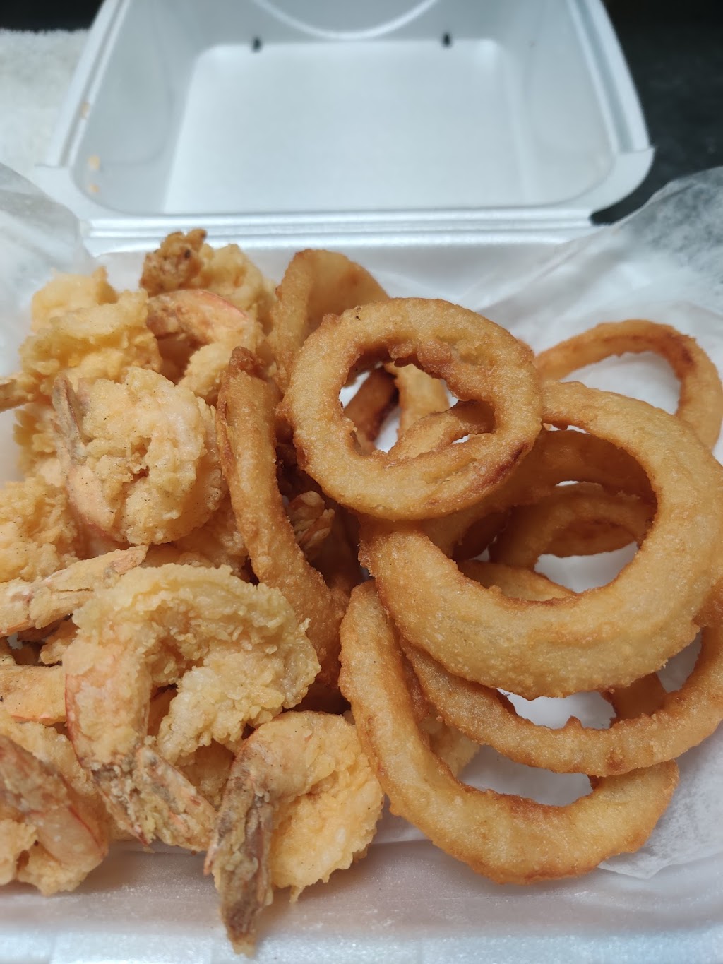 Finger Lickin Fish & Chicken | 6810 Greenfield Rd, Dearborn, MI 48126, USA | Phone: (313) 846-3474