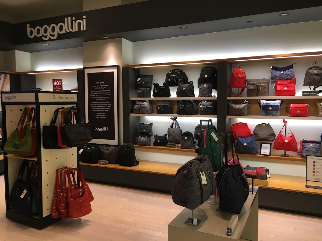 Baggallini | Mall of America, Floor 2, 280 South Avenue Lindau Lane &, Ikea Way, Bloomington, MN 55425, USA | Phone: (952) 405-9972