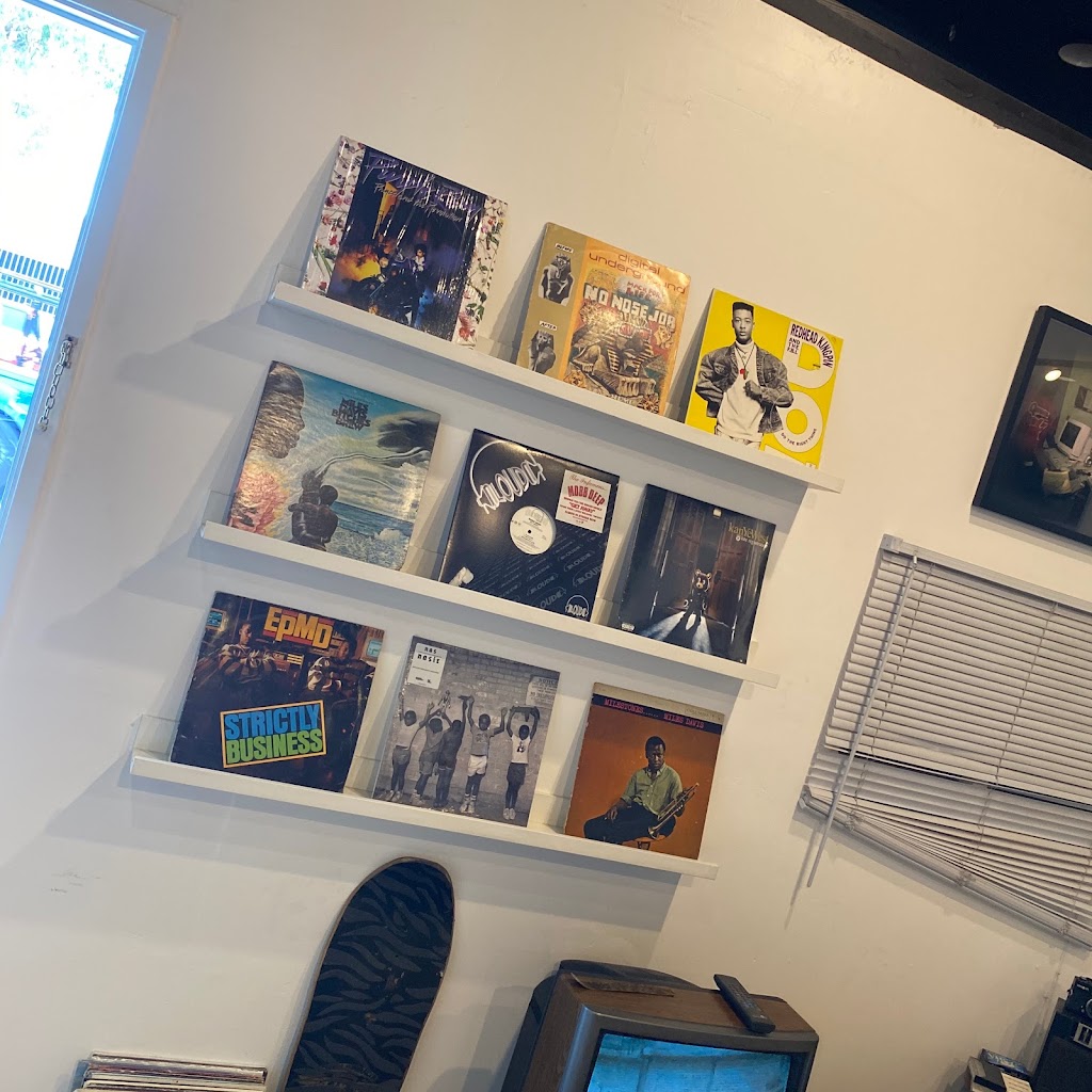 APT.4B | 517 N Fairfax Ave, Los Angeles, CA 90036, USA | Phone: (323) 879-9891