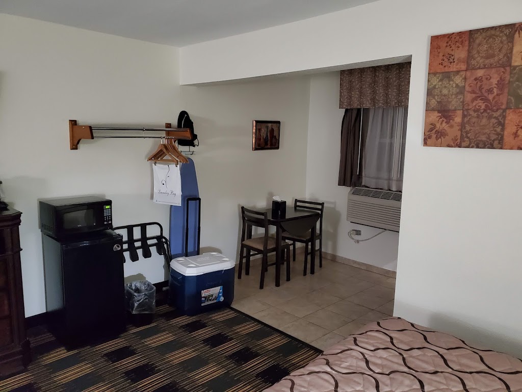 Pacer Inn & Suites Motel | 259 S Sandusky St, Delaware, OH 43015, USA | Phone: (740) 362-0050