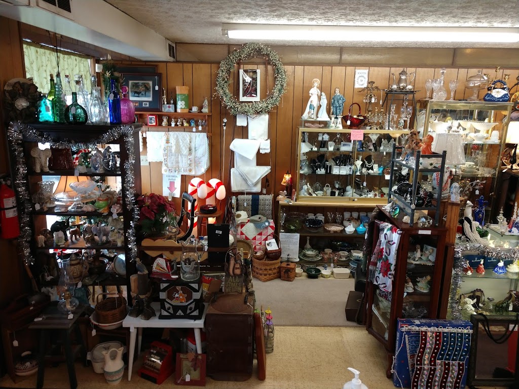 Uniontown Antiques and Collectibles | 12801 Cleveland Ave NW, Uniontown, OH 44685, USA | Phone: (330) 699-6235