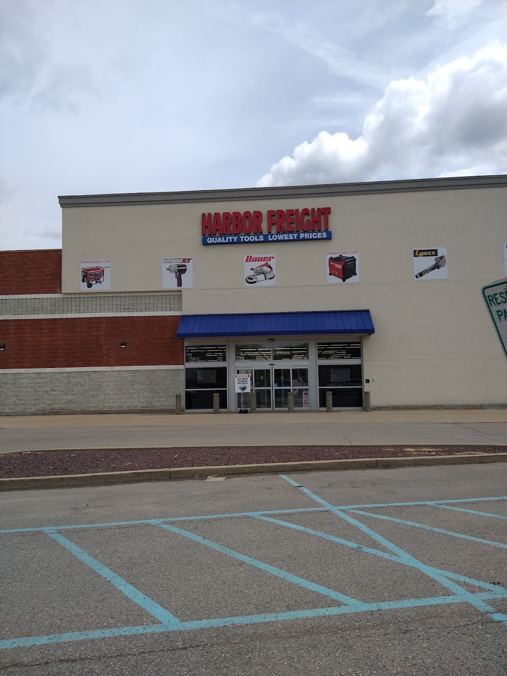 Harbor Freight Tools | 220 Golfview Dr, Monaca, PA 15061, USA | Phone: (724) 417-9898