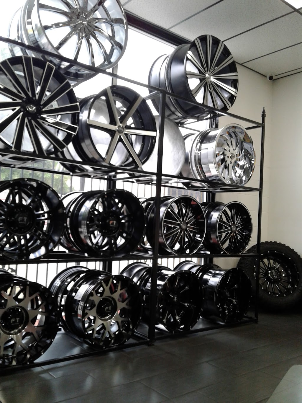 In And Out Tire | 6000 S Central Ave, Los Angeles, CA 90001, USA | Phone: (323) 676-5009