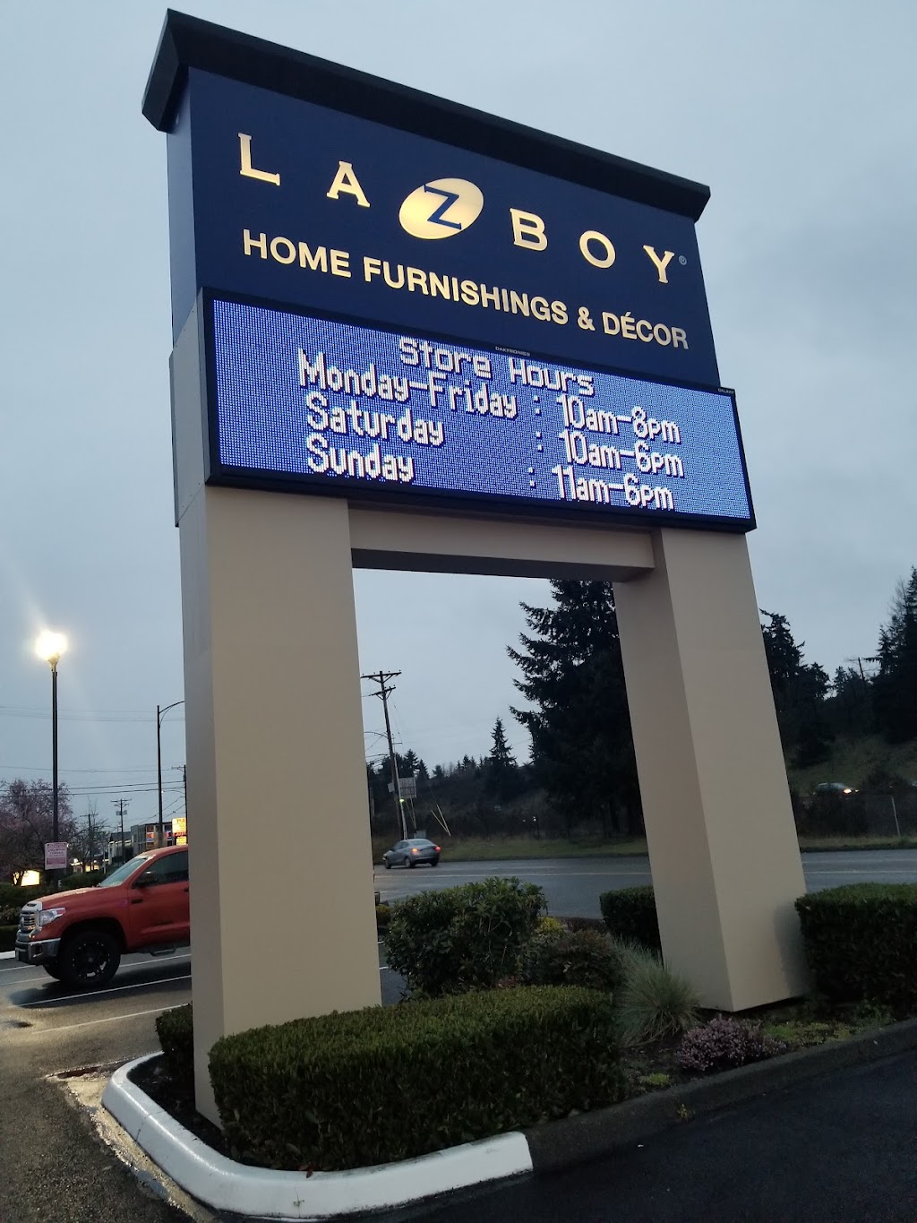 La-Z-Boy Furniture Galleries | 6610 Tacoma Mall Blvd, Tacoma, WA 98409, USA | Phone: (253) 472-8488