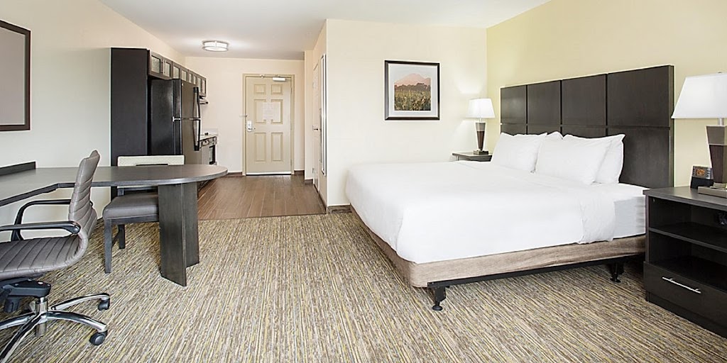 Sonesta Simply Suites Kansas City Overland Park | 11001 Oakmont St, Overland Park, KS 66210, USA | Phone: (913) 469-5557