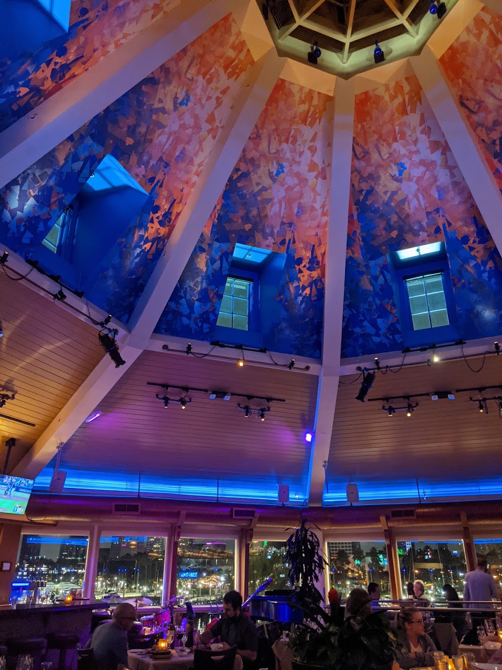 Queensview Steakhouse | 435 Shoreline Village Drive, Long Beach, CA 90802, USA | Phone: (562) 432-6500