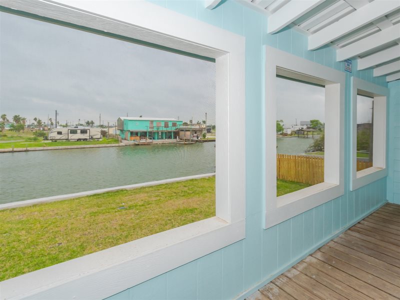 Sunset Retreat Vacation Rental | 627 Copano Cove Rd, Rockport, TX 78382, USA | Phone: (361) 727-0312