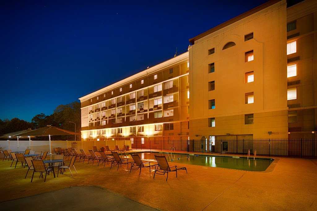 Red Lion Hotel Atlanta Airport | 1419 Virginia Ave, College Park, GA 30337, USA | Phone: (404) 400-5900