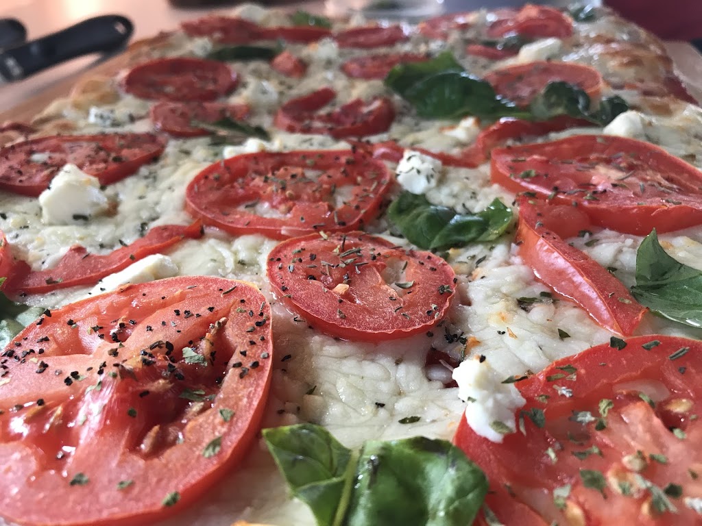 Viognier Pizza | 21496, Alfonso Garzon, 21496 Tecate, B.C., Mexico | Phone: 665 391 1063