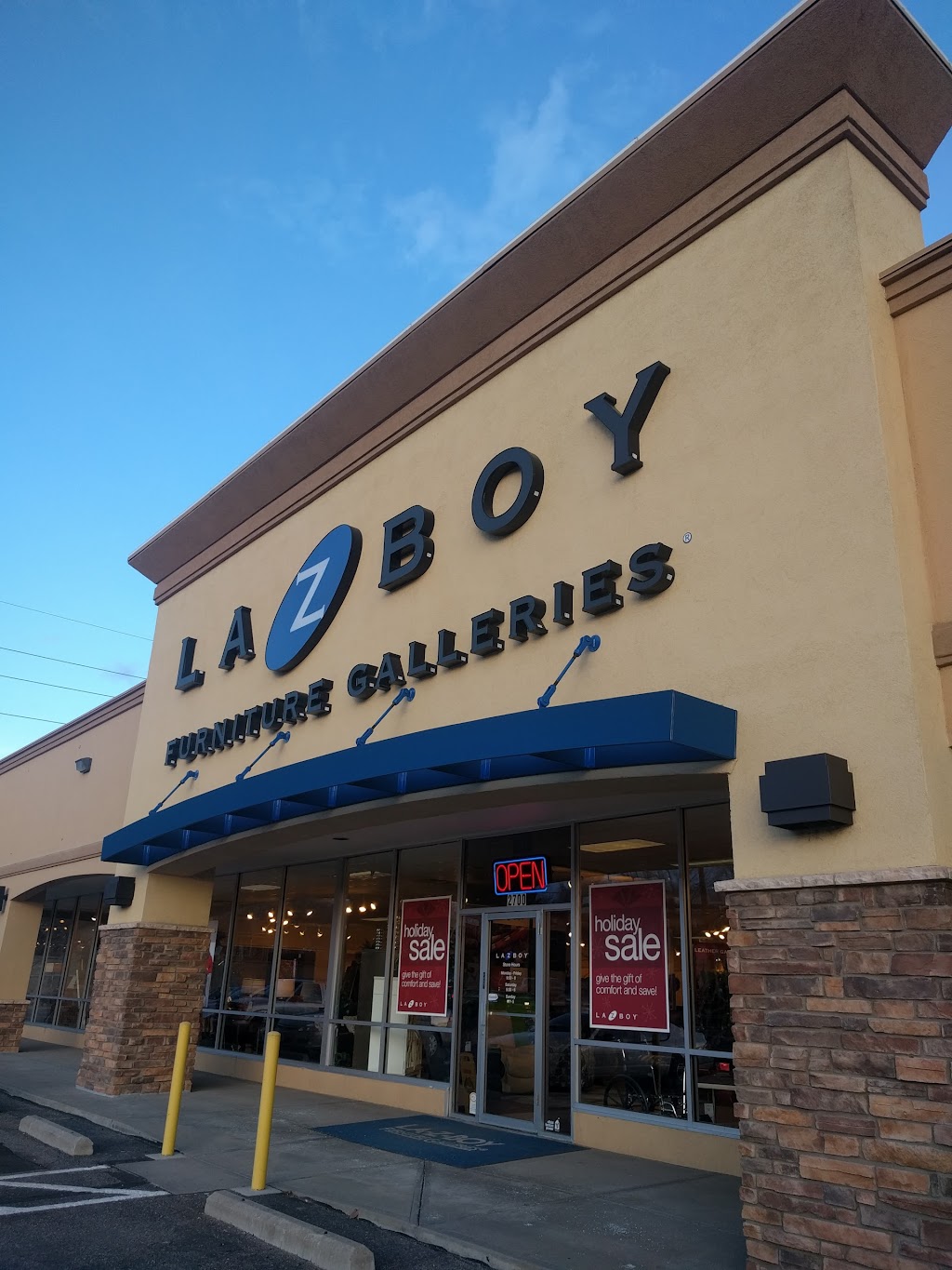 La-Z-Boy Furniture Galleries | 2700 S Wadsworth Wy, Denver, CO 80227, USA | Phone: (303) 969-0415