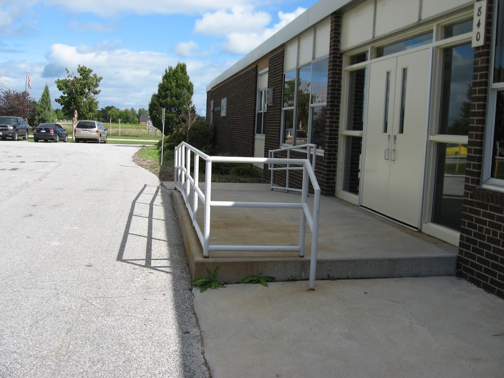 École élémentaire catholique Saint-Paul | P. 70, 840 Comber Sideroad C, Pointe aux Roches, ON N0R 1N0, Canada | Phone: (519) 798-3022