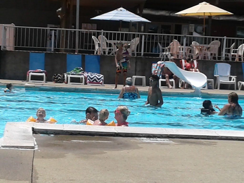 Doe Valley Swim & Tennis Club | 3306 Doe Valley Pkwy, Brandenburg, KY 40108, USA | Phone: (270) 422-3981