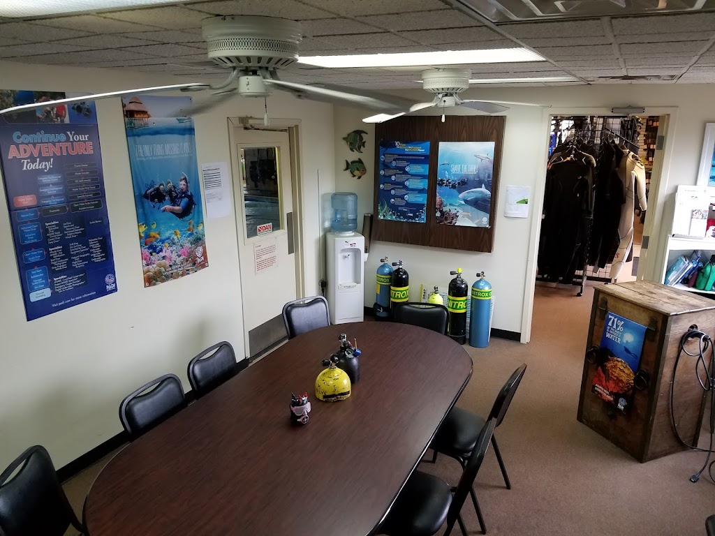 Dive Shop Inc | 7300 W Frontage Rd A, Shawnee, KS 66203, USA | Phone: (913) 677-3483