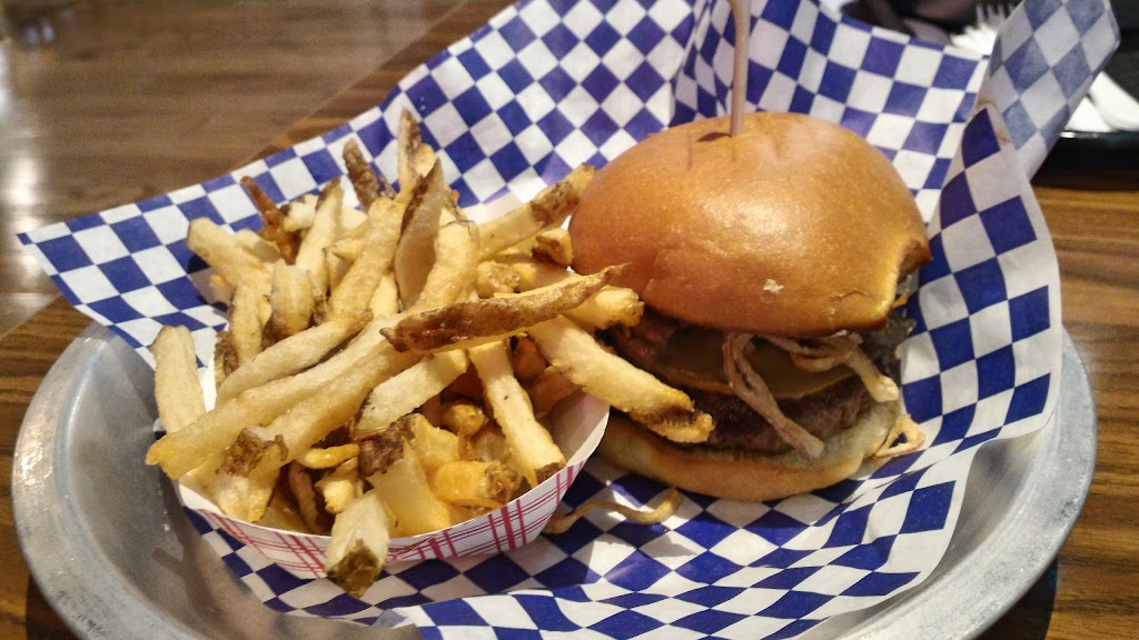 Blues Burger Bar | 310 4th St, Niagara Falls, NY 14303, USA | Phone: (716) 501-2392