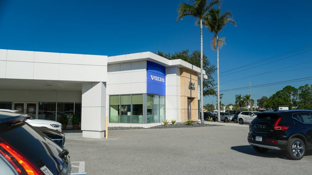 Volvo Cars Sarasota | 7576 S Tamiami Trail, Sarasota, FL 34239, USA | Phone: (941) 924-1212