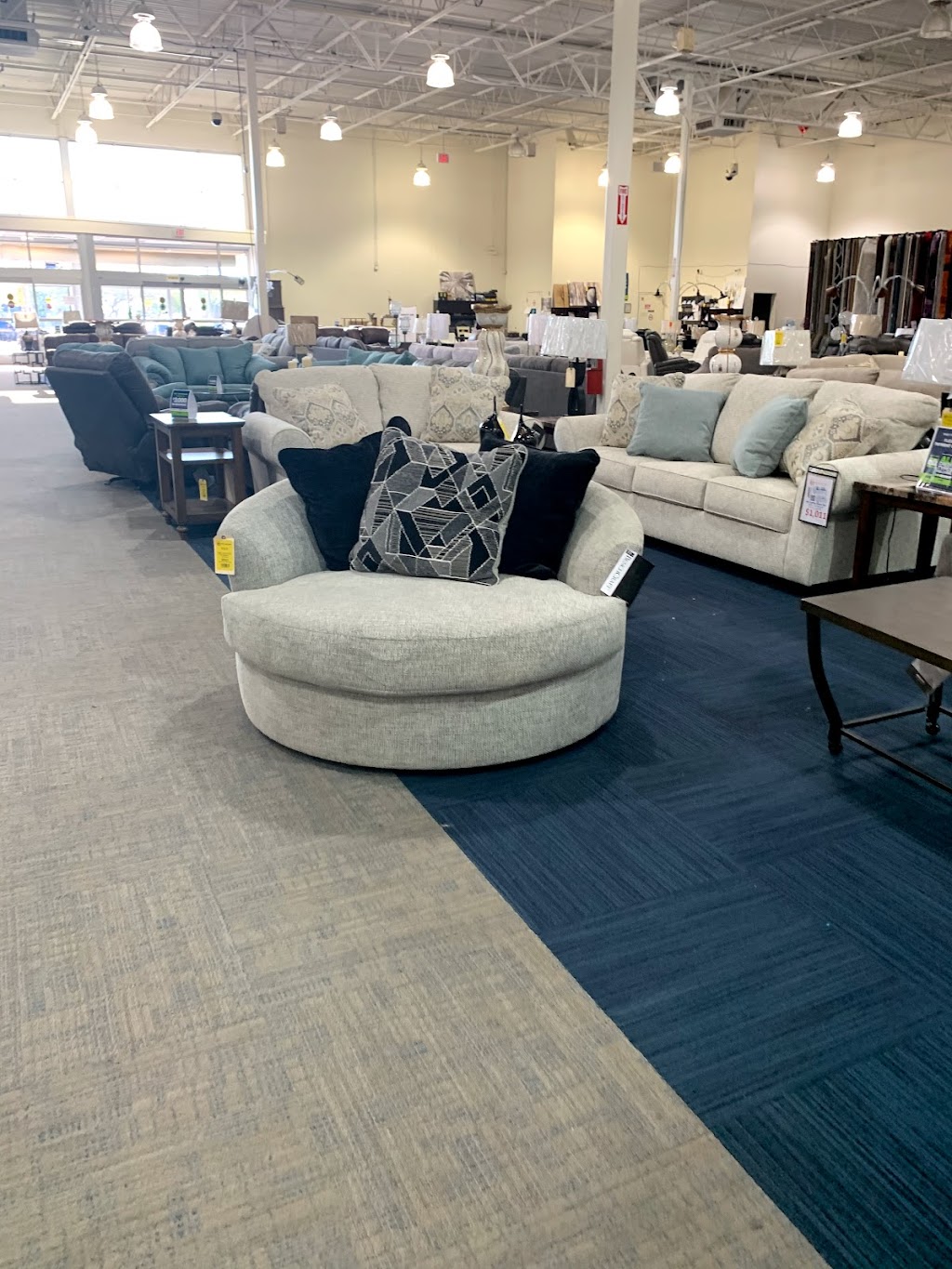 New Furniture Outlet | 1004 N Promenade Pkwy Unit# 152, Casa Grande, AZ 85194, USA | Phone: (520) 233-7676