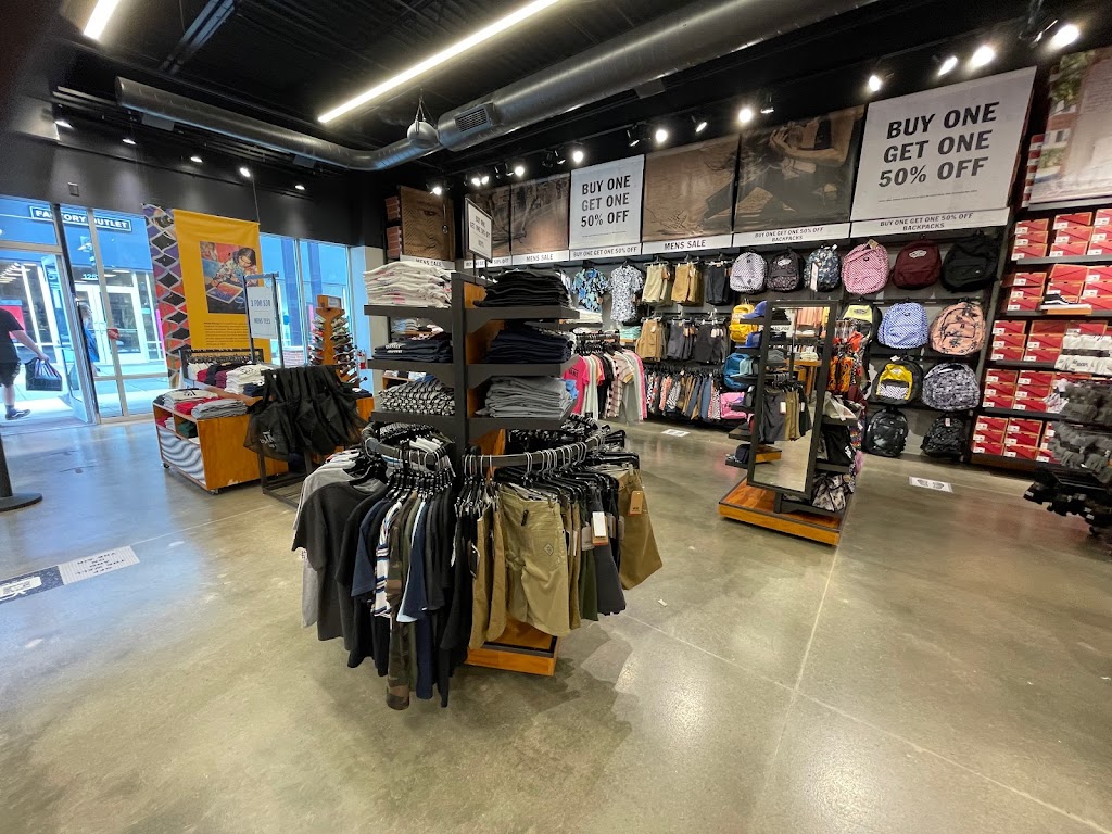 Vans Outlet | 18527 Outlet Blvd #721, Chesterfield, MO 63005, USA | Phone: (636) 536-9624