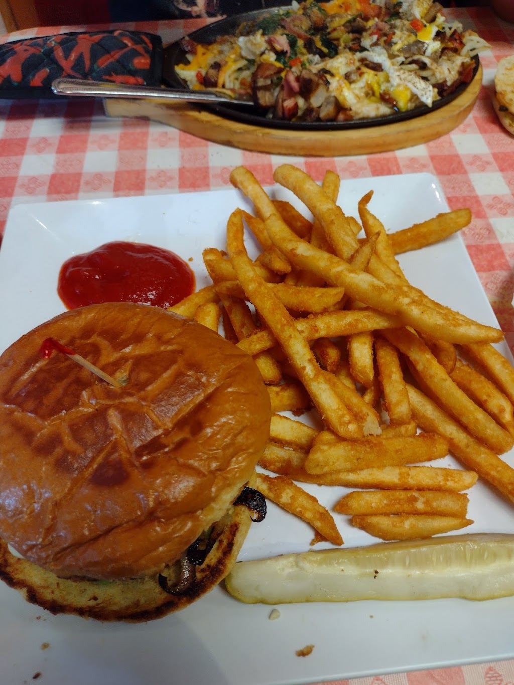 Dog House Diner | 3434 W Anthem Way Suite 146, Anthem, AZ 85086, USA | Phone: (623) 551-3259