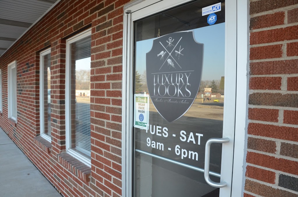 Luxury Looks Barber & Beauty | 10220 Lincoln Trail Ste B, Fairview Heights, IL 62208, USA | Phone: (618) 398-6250