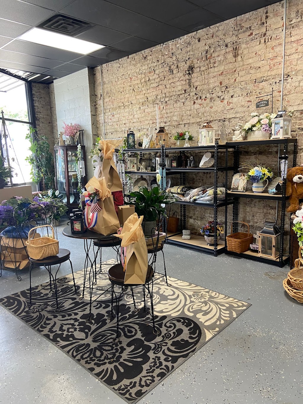 Rosebud Flowers & Gifts Indianapolis | 501 Main St, Beech Grove, IN 46107, USA | Phone: (317) 787-7673