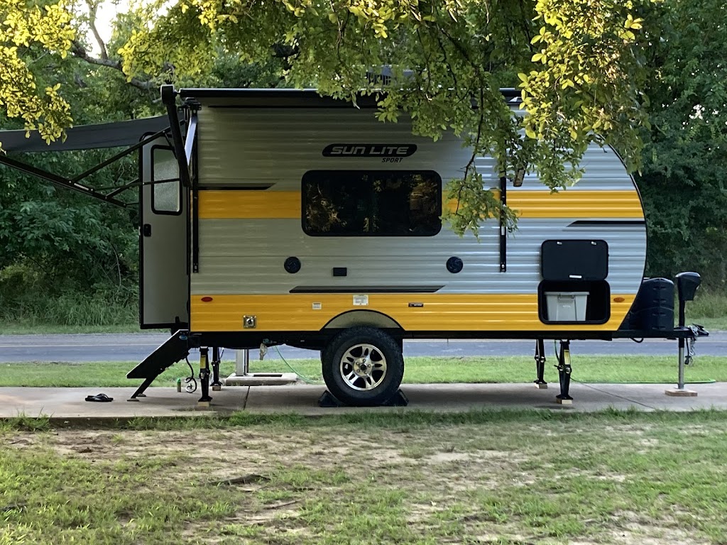 Kennedale Camper Sales Inc | 429 W Kennedale Pkwy, Kennedale, TX 76060, USA | Phone: (817) 478-6071