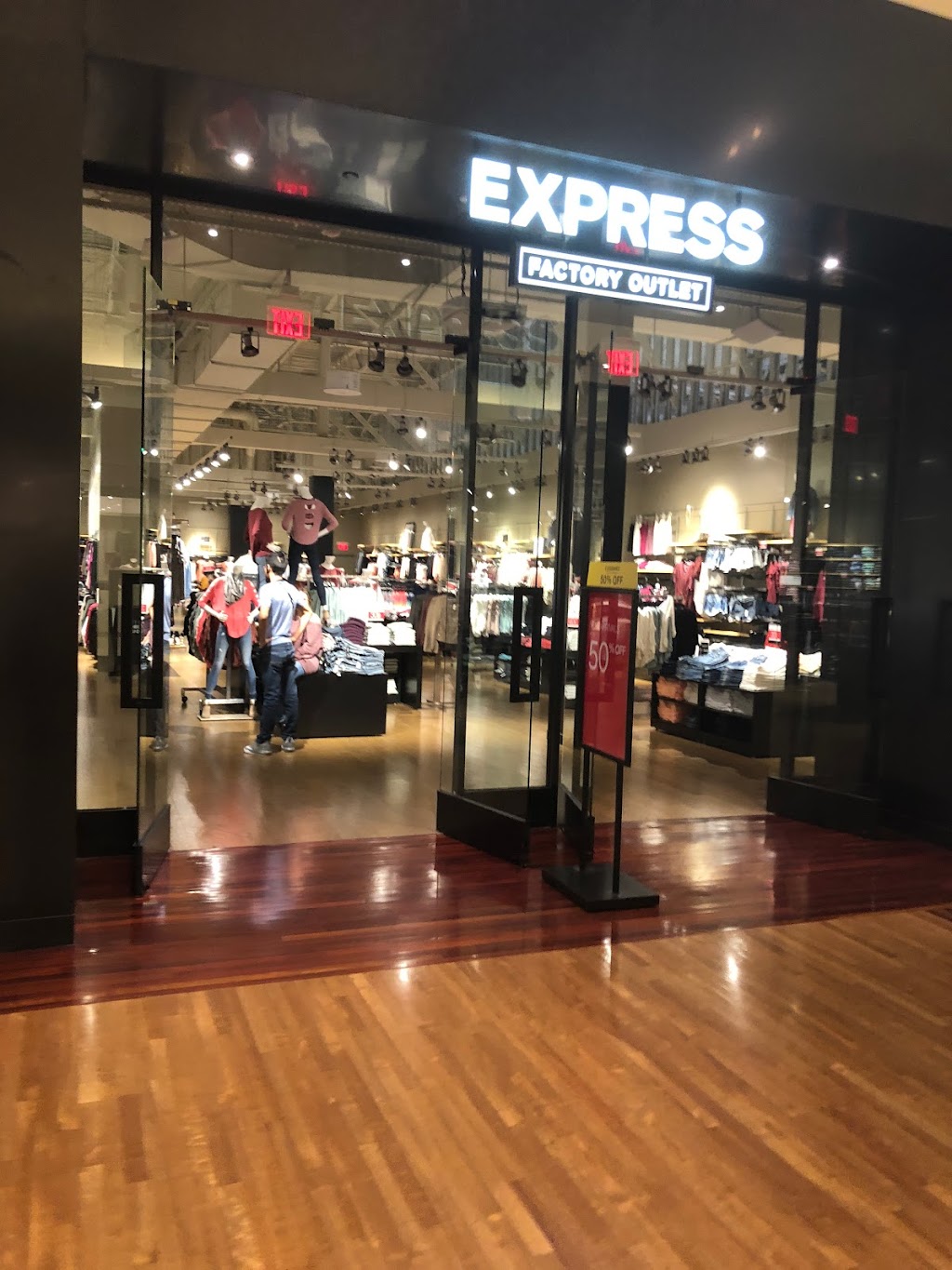 Express Factory Outlet | 3000 Grapevine Mills Pkwy, Grapevine, TX 76051, USA | Phone: (469) 645-0613