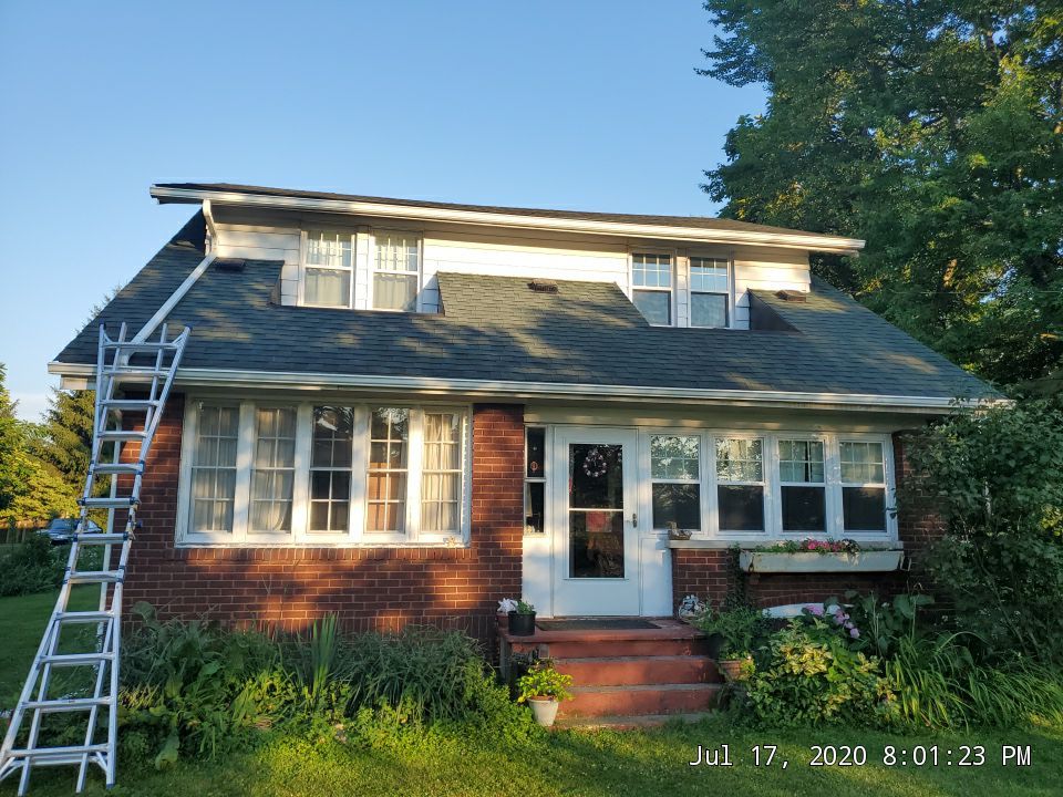 Stow Roofing | 10 N Main St, Munroe Falls, OH 44262, USA | Phone: (330) 389-5357