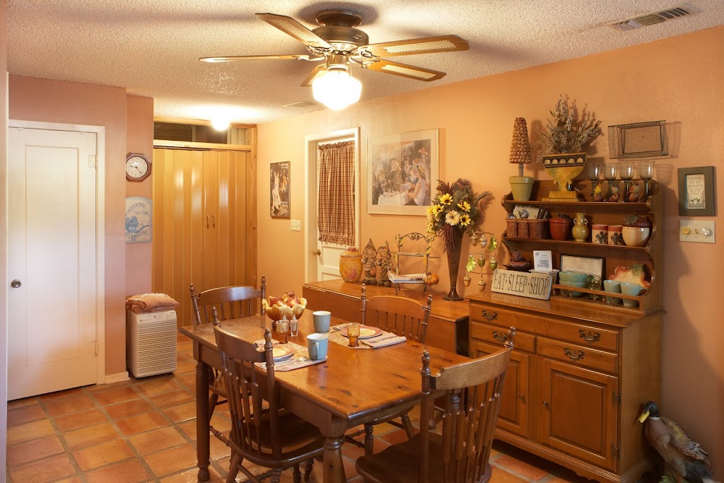 Acorn Bed and Breakfast | 107 TX-46, Boerne, TX 78006 | Phone: (830) 249-0470